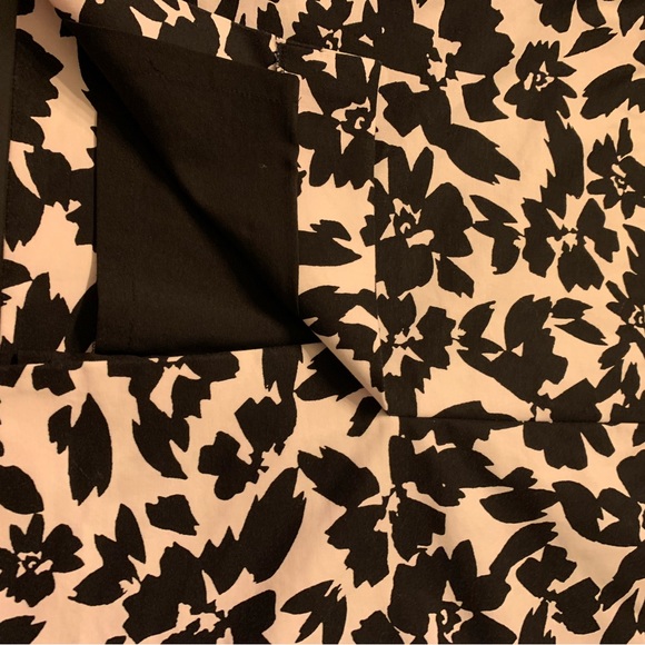 SZ 10 Gorgeous Loft pencil skirt in excellent condition. - Picture 4 of 5